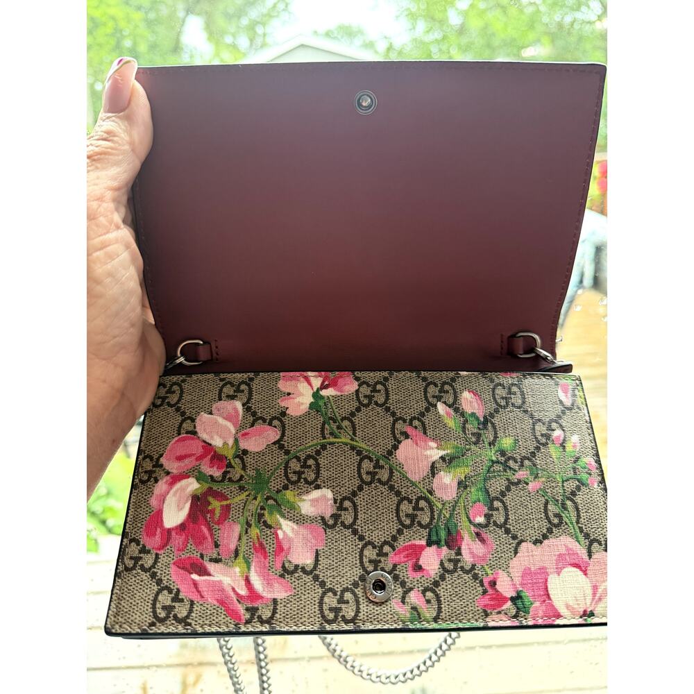Gucci GG Blooms Supreme Floral Wallet on chain - Picture 2 of 10